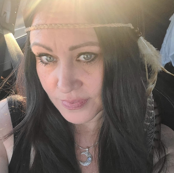 Meet your Posher, Tara - Picture 1 of 3